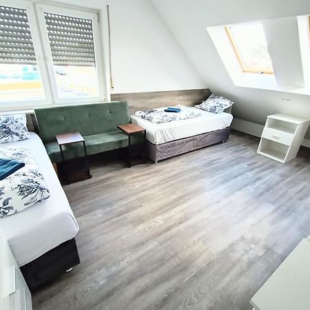 Fmi 9 Accommodation ラウンハイム エクステリア 写真