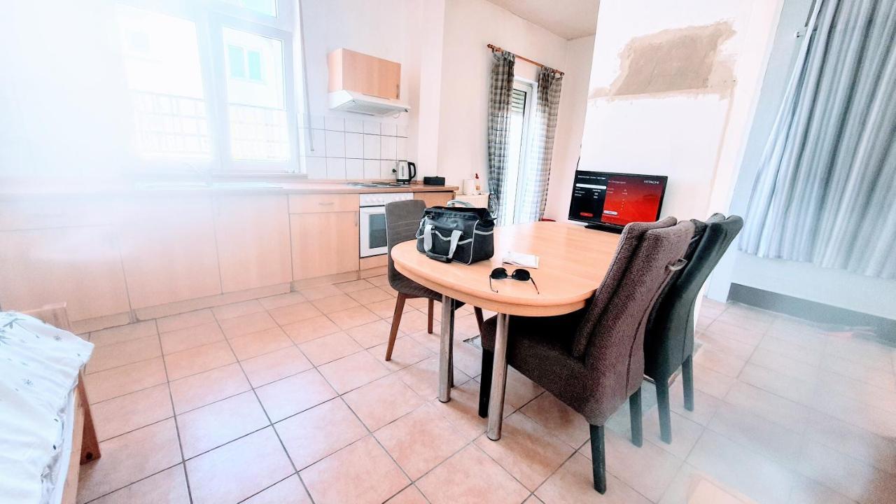Fmi 9 Accommodation ラウンハイム エクステリア 写真