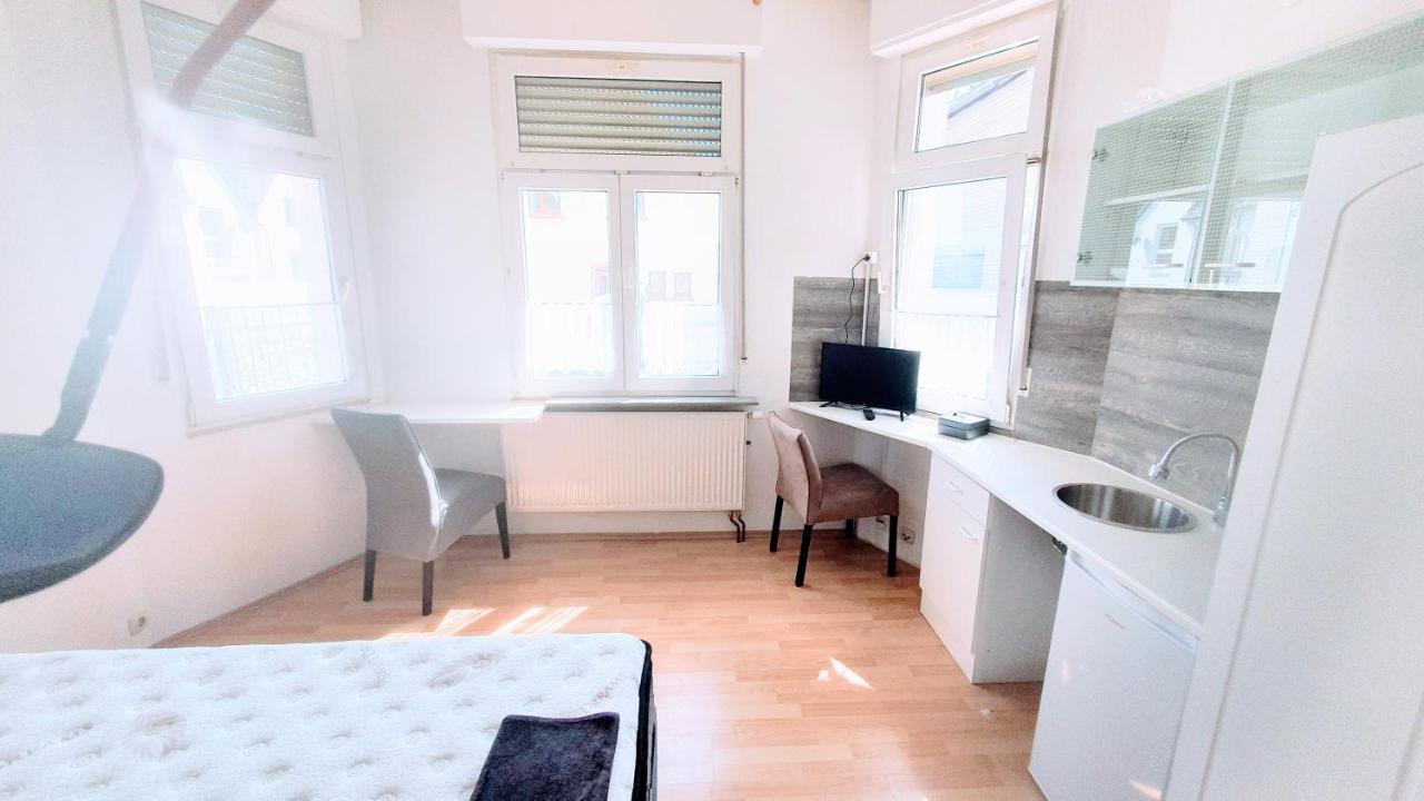 Fmi 9 Accommodation ラウンハイム エクステリア 写真