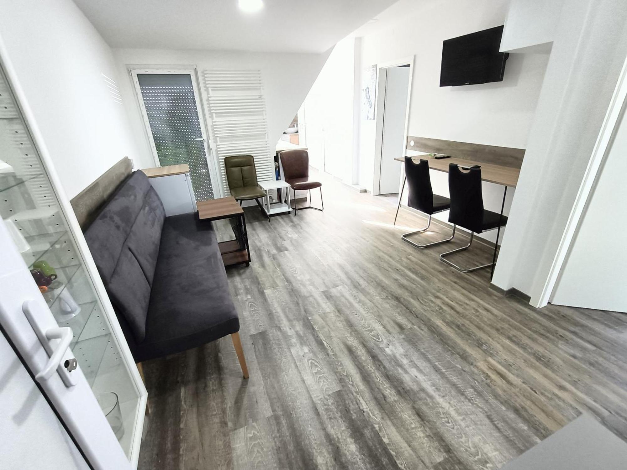 Fmi 9 Accommodation ラウンハイム エクステリア 写真