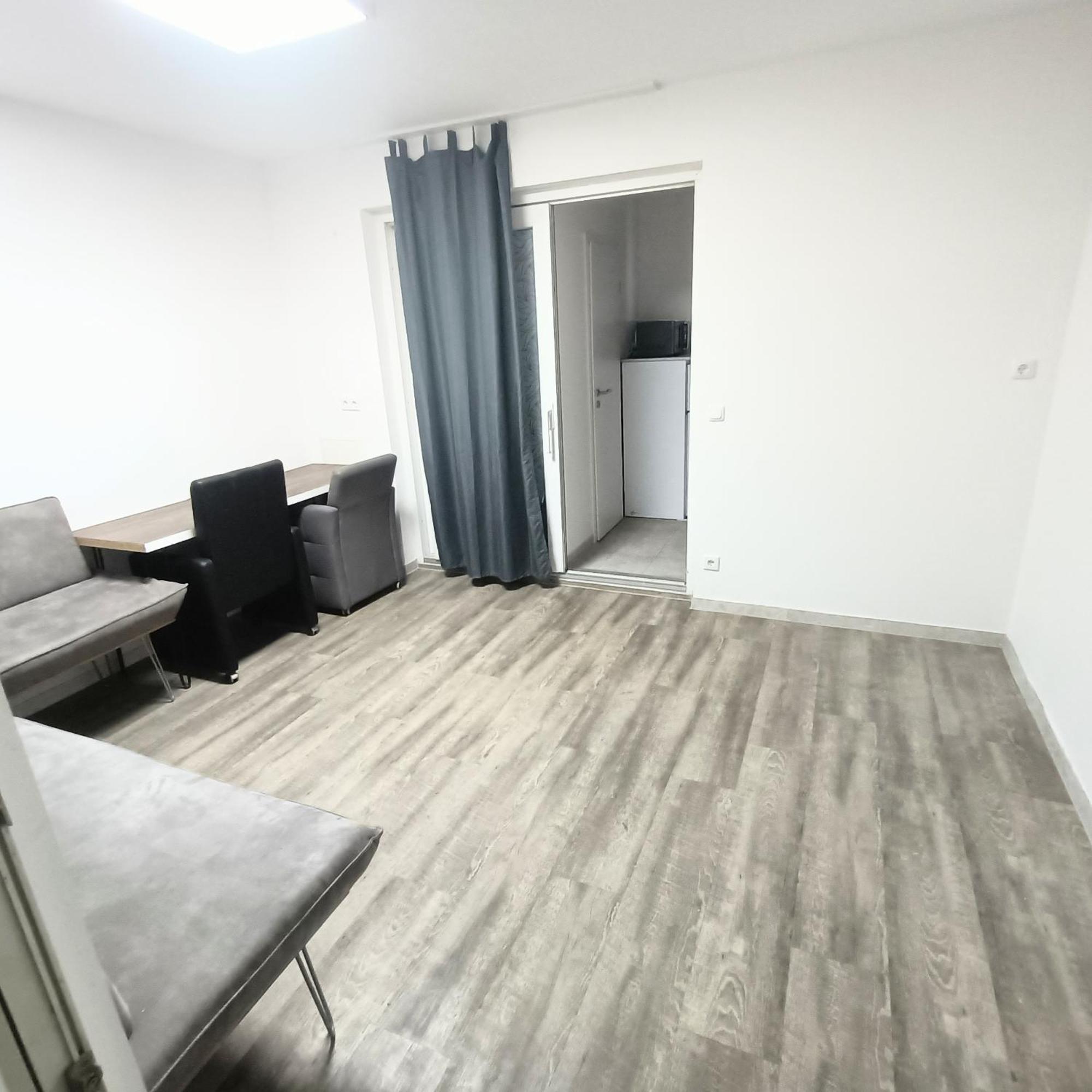 Fmi 9 Accommodation ラウンハイム エクステリア 写真